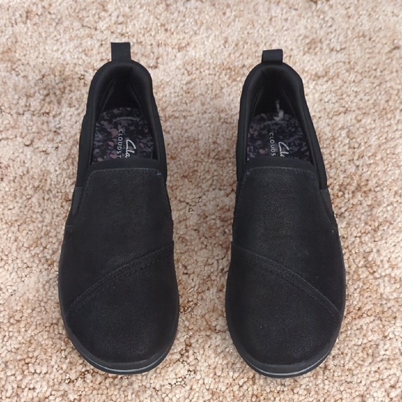 Cloudsteppers by Clarks Black Slip-On Sneakers - Picture 2 of 5